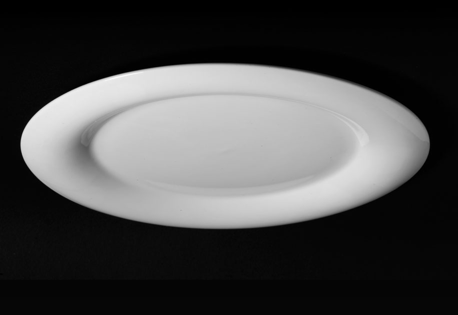 03_flyingsaucer.plate.blackandwhite.jpg